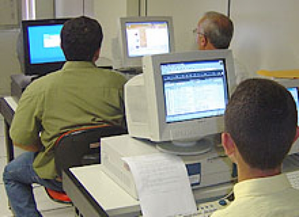 Servidores do interior fazem curso de informática