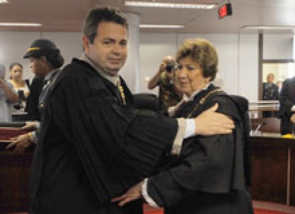 Juíza Geni Schuster toma posse como desembargadora do TJSE