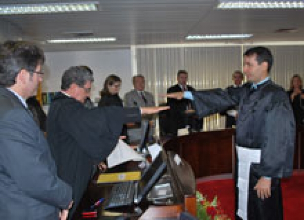TJSE dá posse a mais um Juiz Substituto