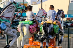 CIJ leva crianças e adolescentes de unidades de acolhimento ao parque de diversões