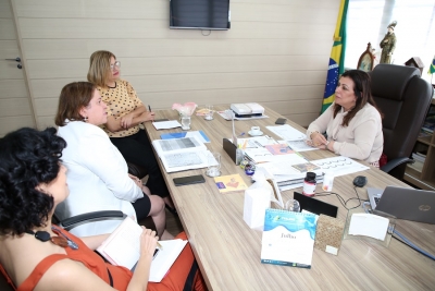 Mulher e público infantojuvenil são temas de conversa entre Conselheira do TCE e Juíza do TJSE