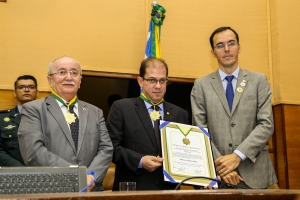 Magistrado do TJSE recebe Medalha da Ordem do Mérito Parlamentar