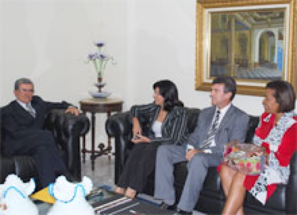 Revisão Anual: presidente entrega projeto que autoriza recomposição de 1,4% para deputados