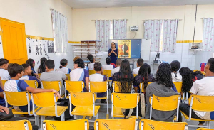 Juíza conversa sobre representatividade com alunos de escola pública