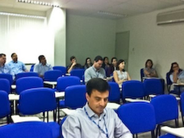 Gestores de projetos participam de reunião