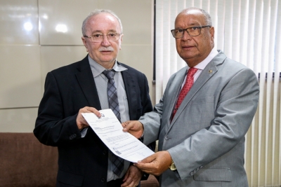 Presidente do TJSE entrega à Assembleia projeto de lei que permite fracionamento de férias