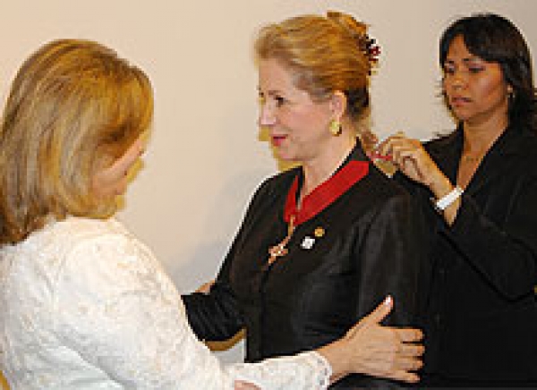 Ellen Gracie recebe Colar do Mérito Judiciário