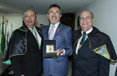 Presidente do Poder Judiciário recebe Comenda Amigos da Somese