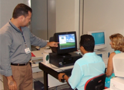 Servidores iniciam curso de informática