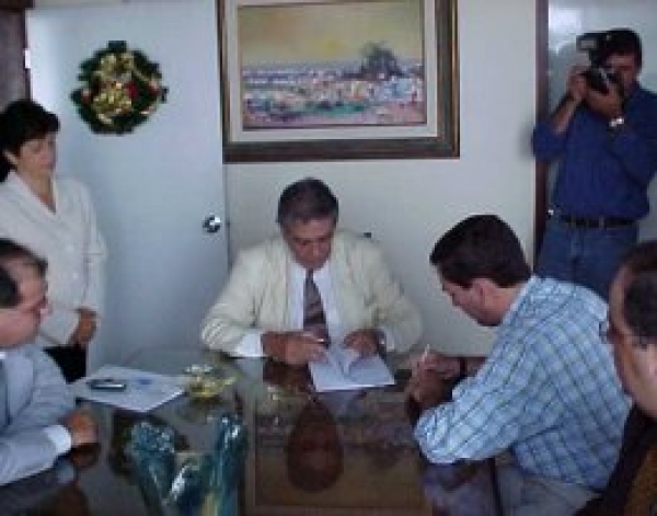 Presidente assina contrato para reformas