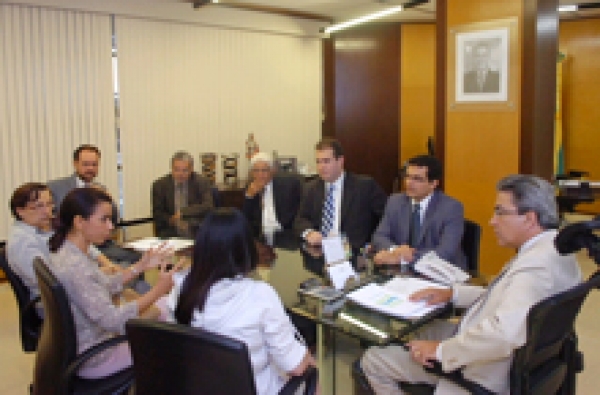 Governo e Judiciário firmam parceria histórica em defesa da juventude