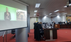 Tribunal Pleno tem primeira sessão com intérpretes de Libras