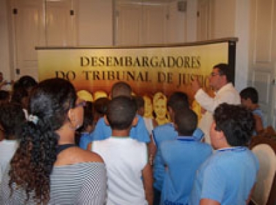 Memorial  recebe a visita de 200 alunos