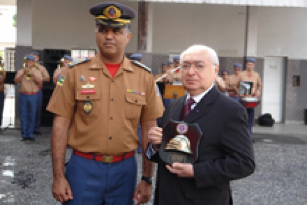 Presidente do TJSE recebe homenagens do Corpo de Bombeiros de Sergipe