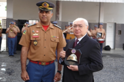 Presidente do TJSE recebe homenagens do Corpo de Bombeiros de Sergipe