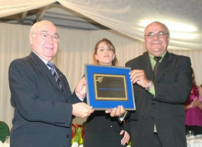 Presidente do TJSE recebe título de cidadão canindeense