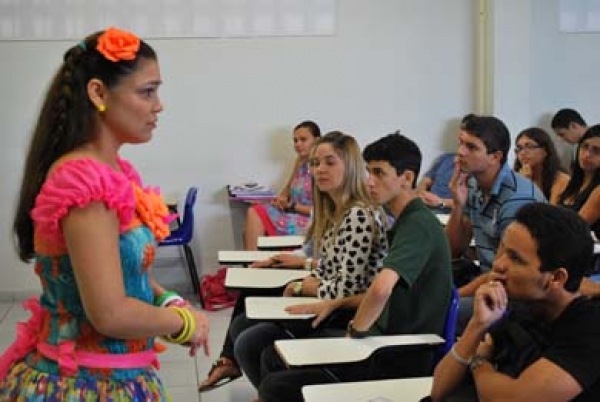 Combate à Violência Doméstica contra a Mulher é levado a alunos da Unit