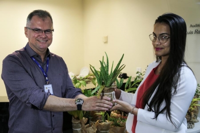 Meio ambiente: servidores recebem mudas de plantas durante curso na Ejuse