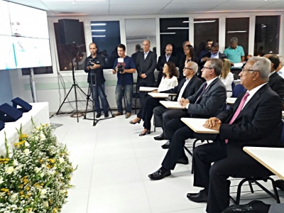 Presidente prestigia inauguração de Faculdade que dá desconto a servidores