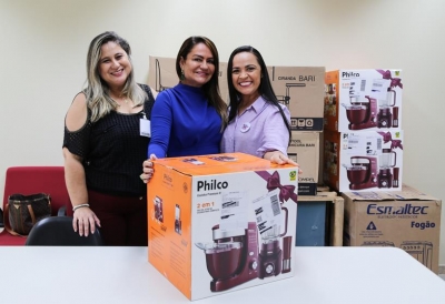 Centros de Atendimento à Mulher recebem doações de aparelhos para cursos profissionalizantes