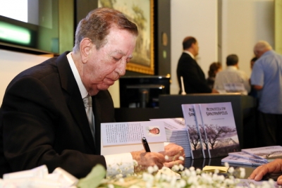 Mundo jurídico prestigia lançamento do livro do Desembargador aposentado Artur Oscar de Oliveira Deda