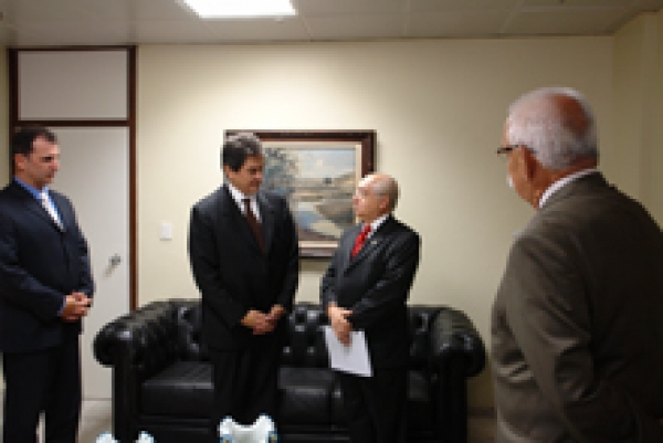 Presidente do TJSE recebe pedido de habeas corpus de Floro Calheiros