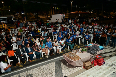 Padre Júlio Lancellotti participa de ceia para população em situação de rua no Palácio da Justiça