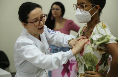Outubro Rosa: Cejusc de Laranjeiras traz conscientização para mulheres da comunidade