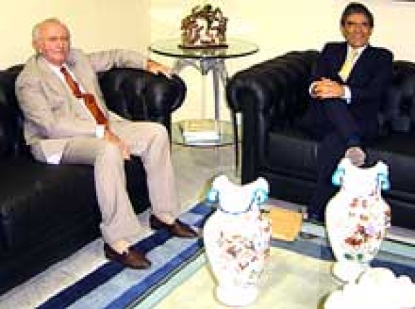 Ministro Carlos Britto visita presidente do TJ