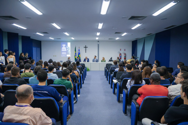 Arquivo Judici&aacute;rio recebe calouros de Direito para debater sobre combate ao racismo religioso