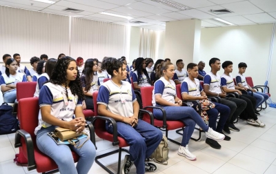 Alunos de Estância conhecem Coordenadoria da Infância e Juventude