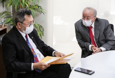 Presidente do TJSE entrega à Alese Projetos dos Auxílios Educação infantil e Bolsa-Estudo