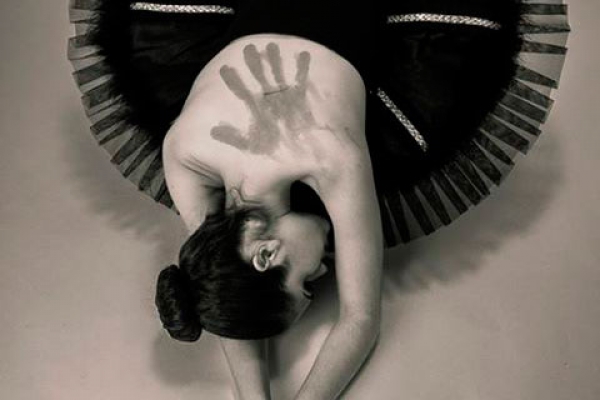 Exposição Colorindo a Dor segue para Shopping Riomar