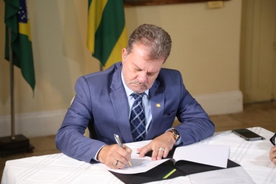 Governador em exercício sanciona lei que cria duas vagas para desembargadores