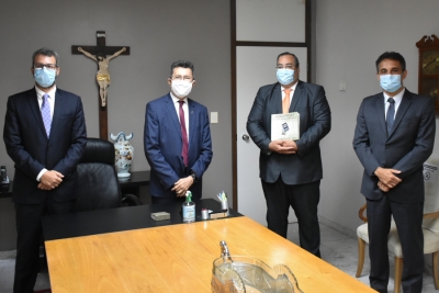 Presidente do TJSE recebe visita de cortesia da PGE