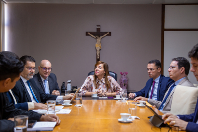 Presidência discute sistema de taxas e emolumentos com secretários