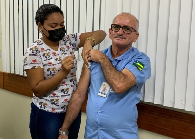 Servidores e magistrados de N. Sra. das Dores receberam doses de vacinas contra a Covid-19 e Influenza