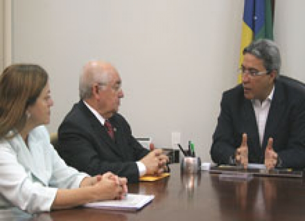 Governador faz primeira reunião coletiva com representantes de Poderes Públicos