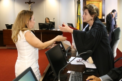 No Pleno: Presidente e Corregedora entregam premiação para Juíza e Servidores da 8ª Vara Criminal de Aracaju