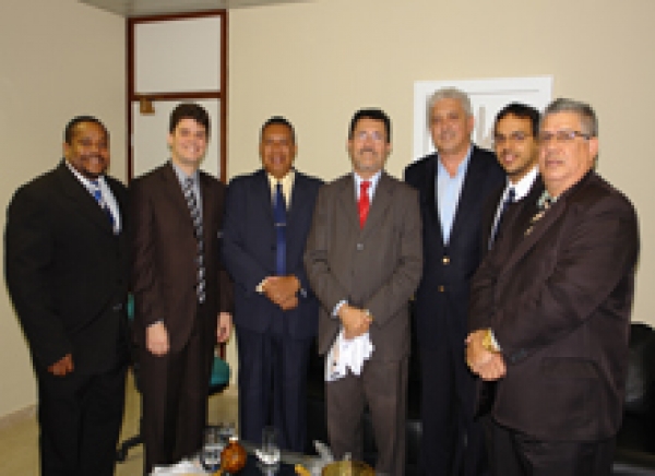 Desembargador Edson Ulisses recebe visita de advogados criminalistas