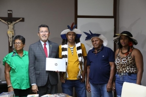 Comunidade Xocó recebe eletrônicos do TJ e livros do Presidente