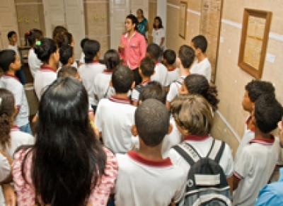 Estudantes visitam exposição sobre o cangaço no Memorial do Judiciário
