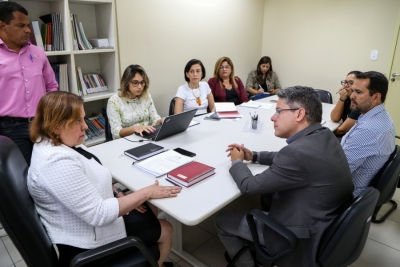 Juíza do TJSE e Senador discutem políticas públicas para área da infância e mulher