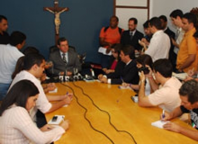 Des. Luiz Mendonça esclarece atentado durante entrevista coletiva