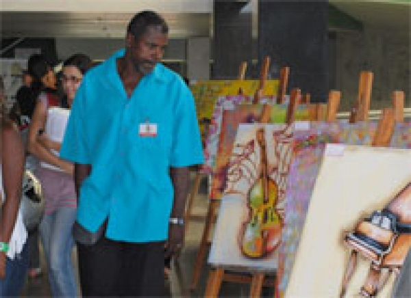 Exposição altera rotina do maior fórum de Sergipe