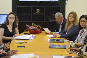 Membros da Câmara de Monitoramento de Inquéritos e Processos de Homicídios se reúnem no TJSE
