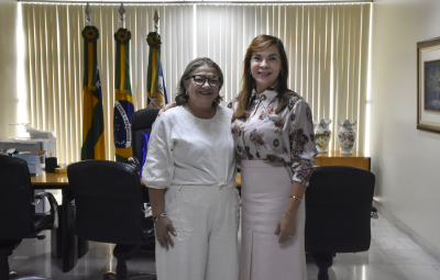 Presidente do TJSE recebe visita da prefeita de Gararu