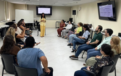 Servidores participam de palestra sobre o poder da meditação