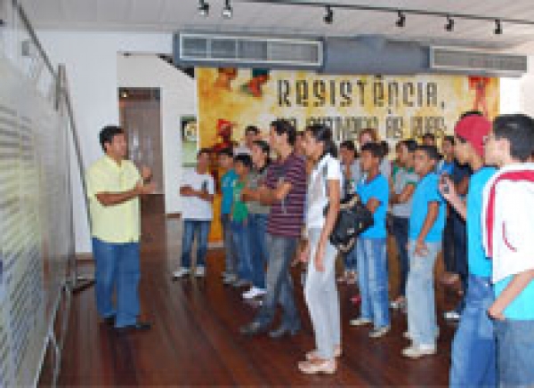 Mais de 2 mil crianças visitam exposição no Memorial do Judiciário