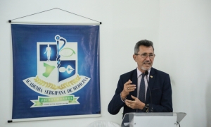 Presidente do TJSE participa de palestra literária em Maruim